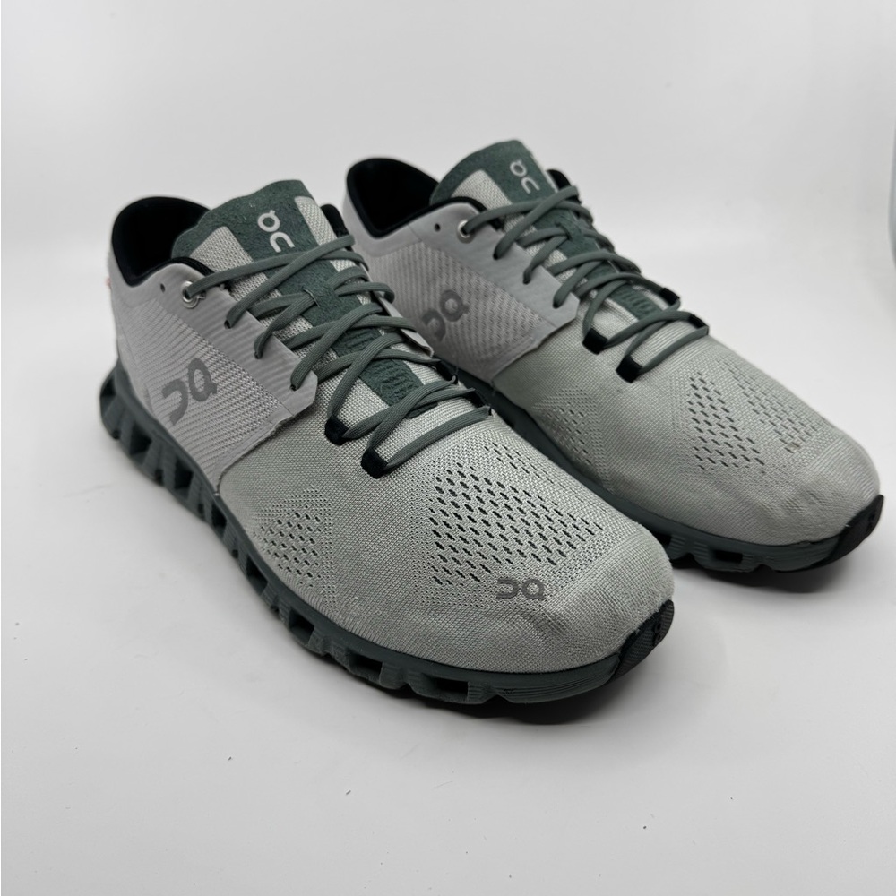 On Running Athletic Shoes in Gray and Dark Green Used